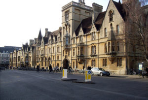 Professor sues Oxford University after "forced retirement" 8